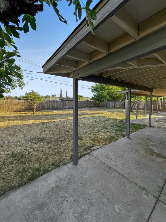 Building Photo - 4215 W Monte Vista Ave