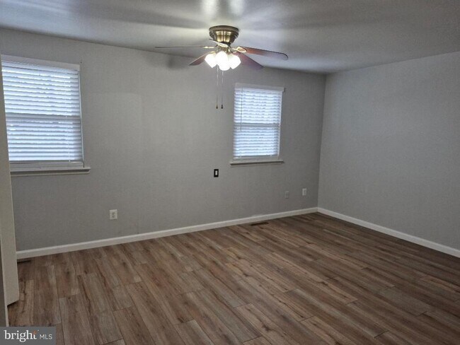 Building Photo - 401 Woodside Cir