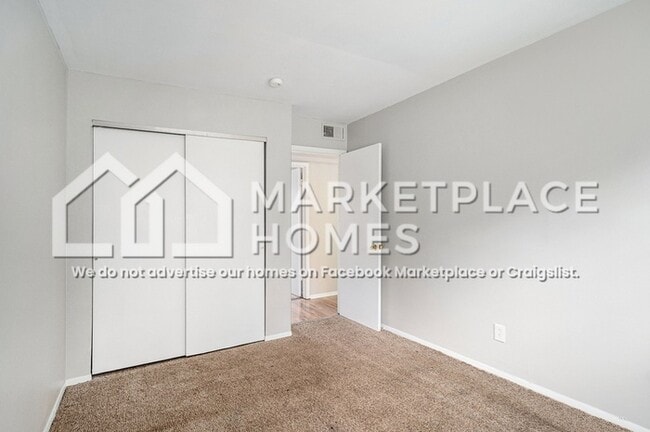 Building Photo - 4210 N Park Dr