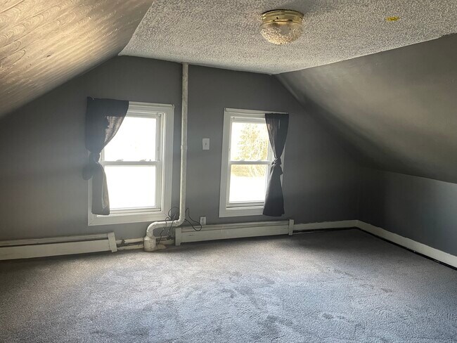 Building Photo - 62 Butler St