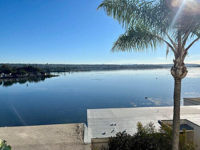 Bay View - 4015 Crown Point Dr