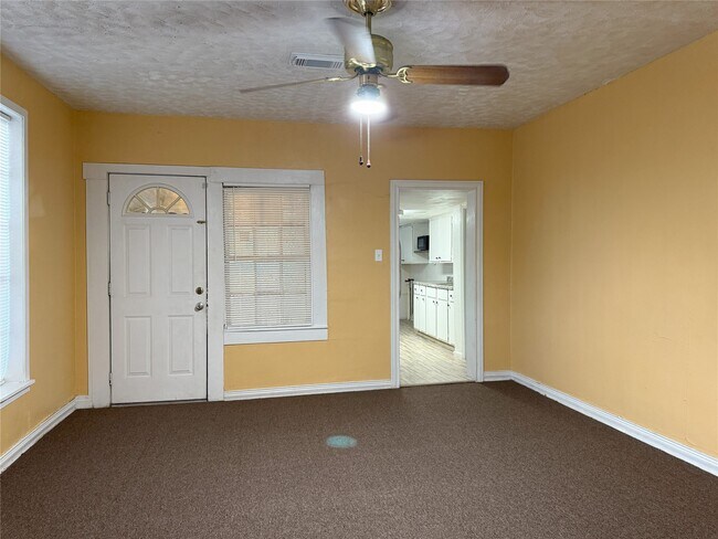 Building Photo - 723-727 W 27th St