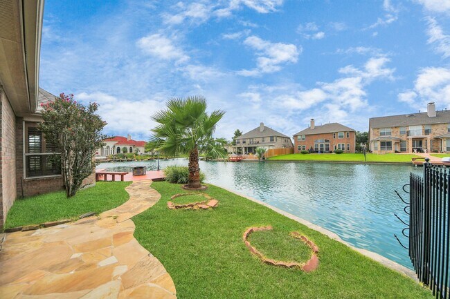 Building Photo - 12003 Sunrise Way