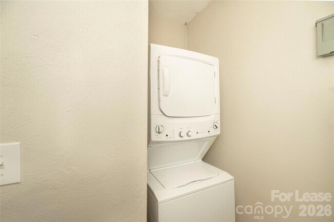 Building Photo - 212 S Broad St