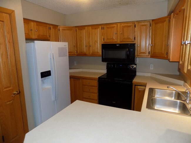 Building Photo - BCR 6012 Fleetwood-