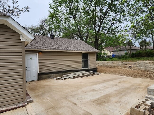 Building Photo - 4 Bed / 3 bath Downtown Jonesboro