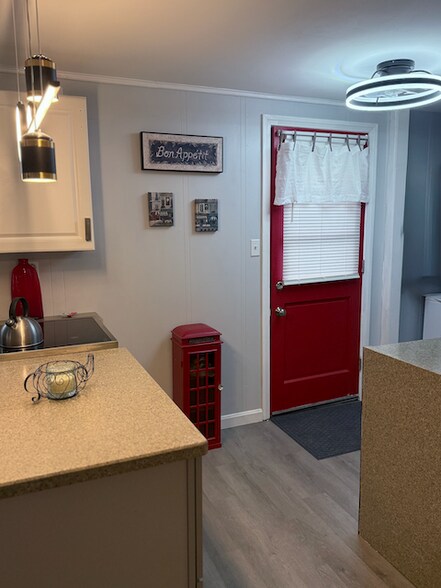 Building Photo - 117 Walnut St