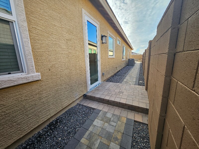 Building Photo - 17593 W Victory St