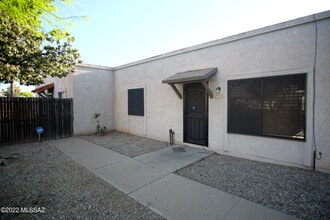 Building Photo - 3003 N Euclid Ave