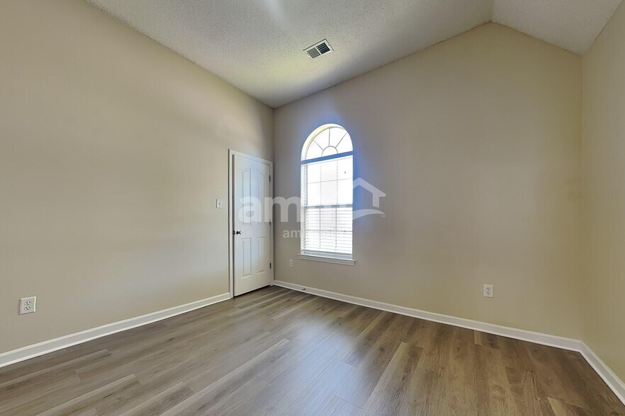 Building Photo - 13148 Braybourne Pky