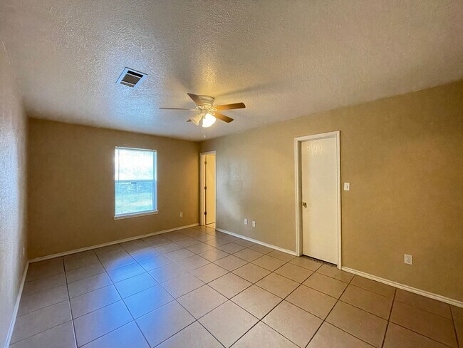 Building Photo - 2507 Westwood Dr