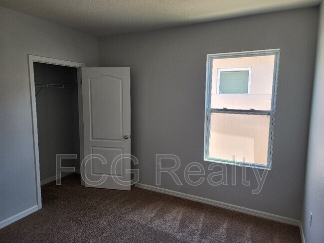 Building Photo - 469 Nova Dr