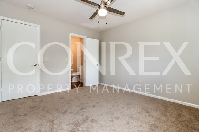 Building Photo - Gorgeous Mount Pleasant Townhome