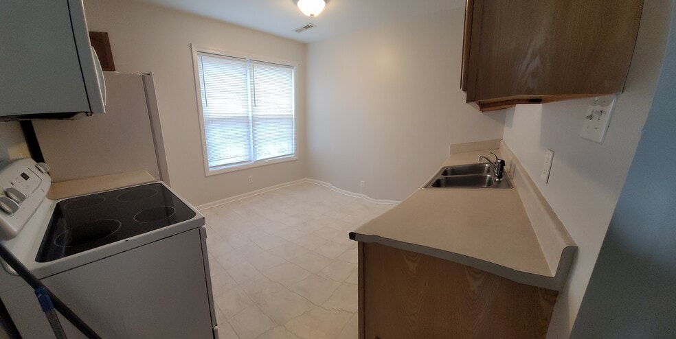 Building Photo - 5459 Old Thomasville Rd