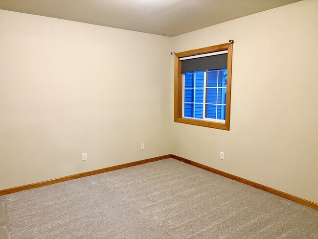 Building Photo - 2285 James Cir