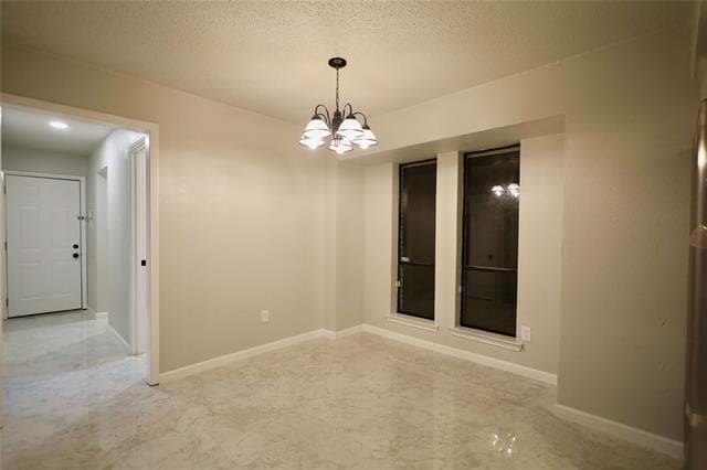 Building Photo - 905 Pine Tree Ln