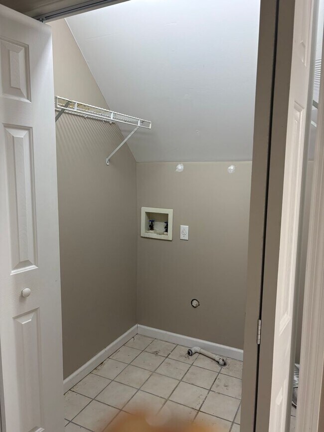 Building Photo - Knoxville 37923 - 3 bedroom, 2.5 bath home...