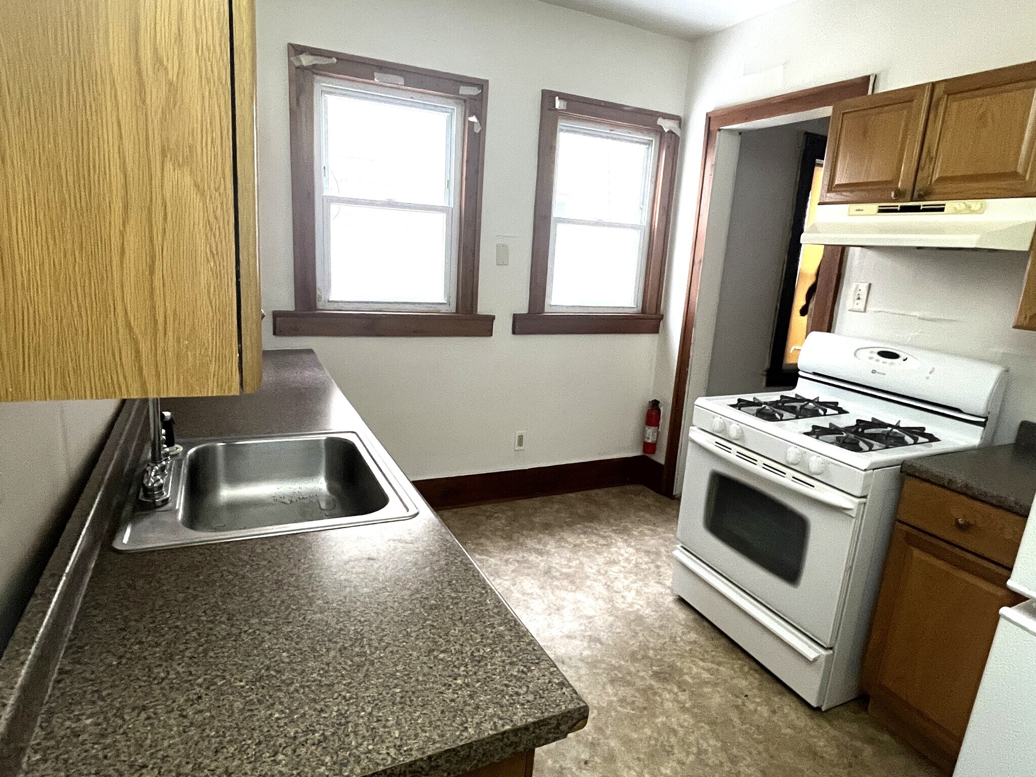 Building Photo - 1318 W 11th St