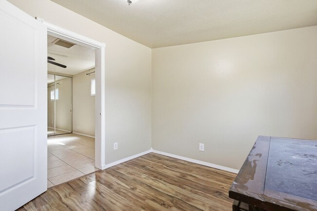 Building Photo - Three Bedroom Home with Bonus Room