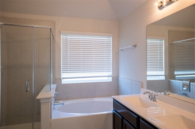 Building Photo - 3427 Avary River Ln