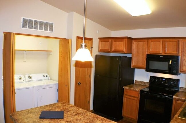 Building Photo - $1,135 | 2 Bedroom, 2 Bathroom Condo | No ...