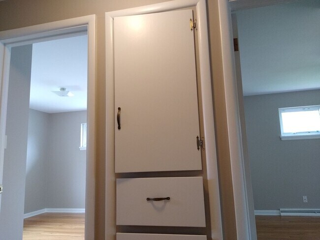 Building Photo - Stunning 4 bedroom 2 bath Virginia Village...