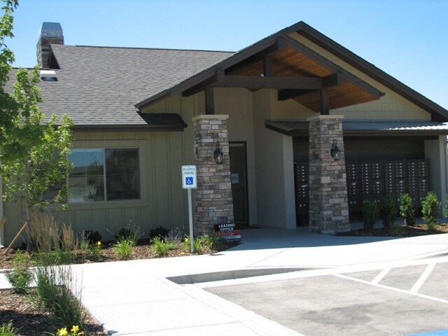 Building Photo - 1576 W Deer Crest St