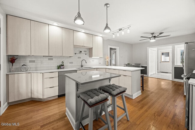 Building Photo - 2415 W Old State Rd