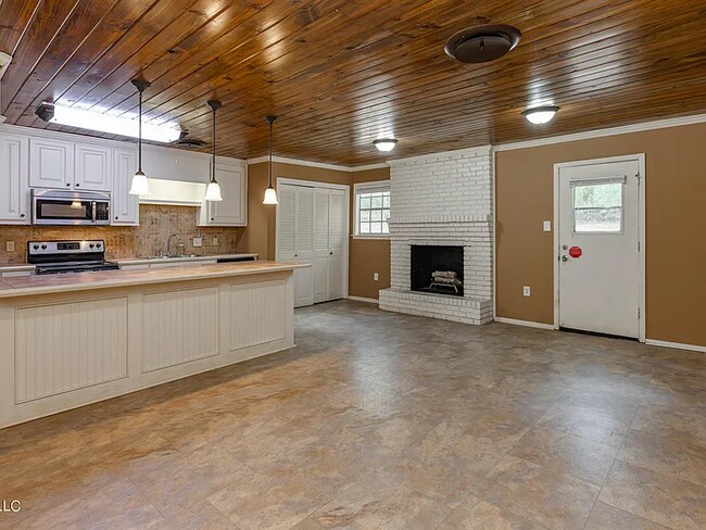 Building Photo - 400 Oakhill Cir