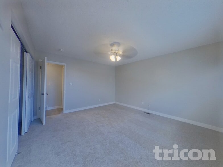 Building Photo - 2882 Dickens Dr