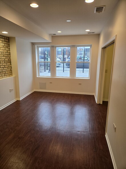 Building Photo - 2819 N Kedzie Ave