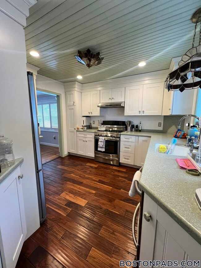 Building Photo - 62 Lawn Ave