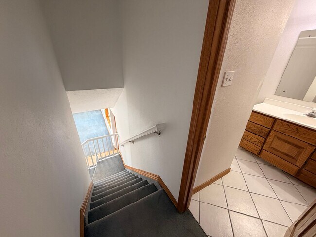 Building Photo - Spacious 3 Bed, 2.5 Bath House in Spokane Valley!