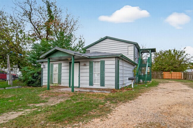 Building Photo - 105 Clear Lake Rd