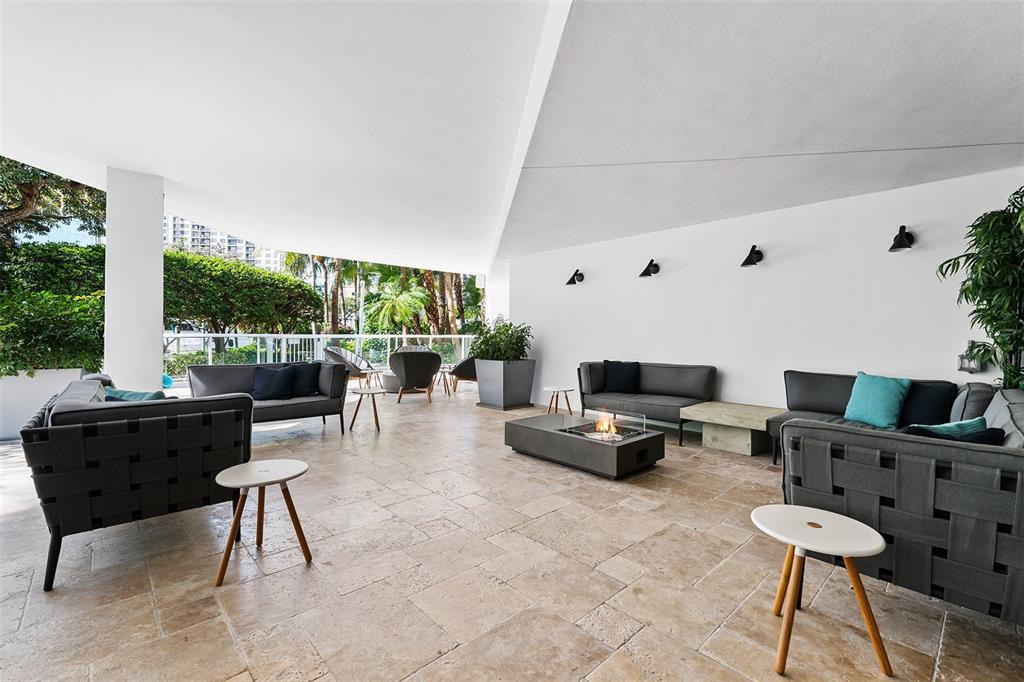 Building Photo - 333 Las Olas Way