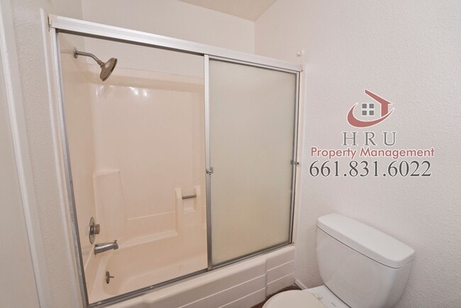 Building Photo - SW-3 bedrooms 2.5 baths condo