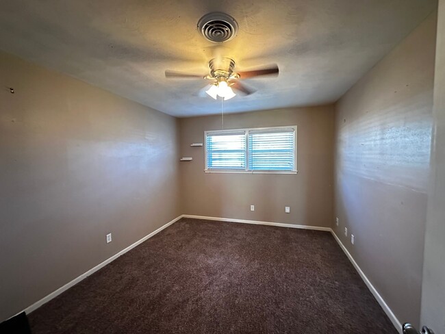 Building Photo - Three bedroom in central Lubbock