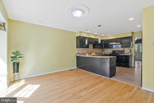 Building Photo - 4638 Luxberry Dr