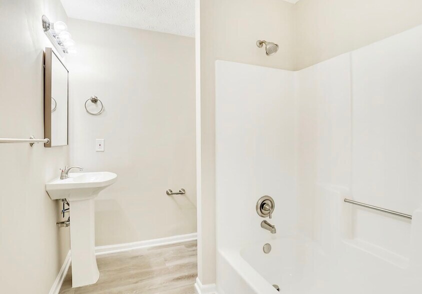 Building Photo - 5590 Pennybrook Ct