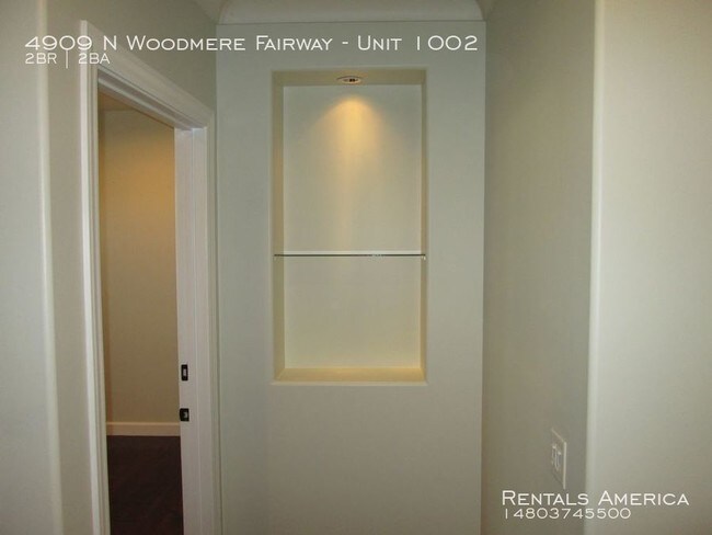 Building Photo - MOVE IN SPECIAL