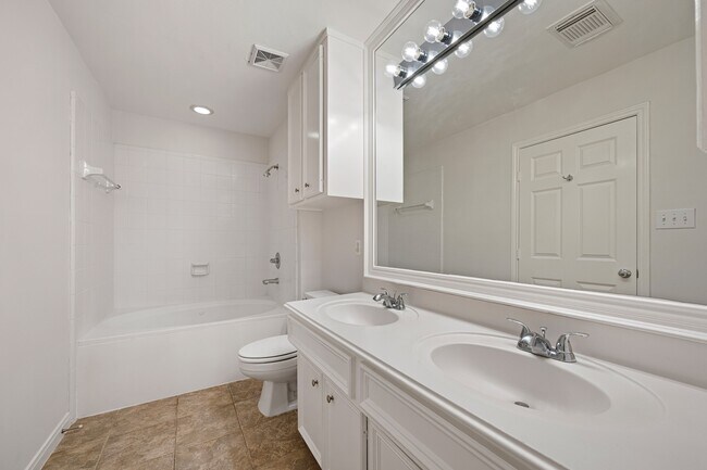 Building Photo - 1727 Hadley St