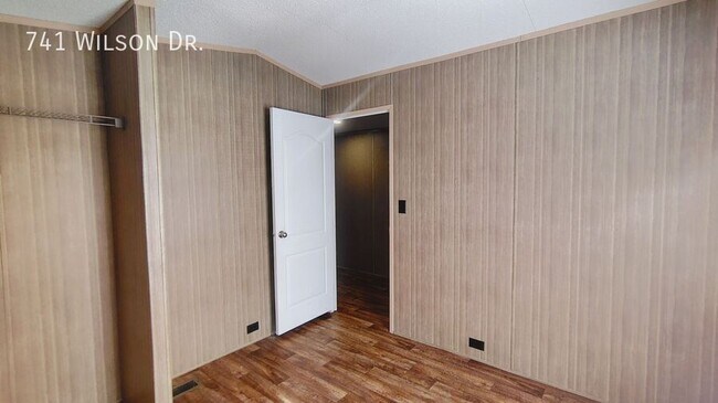 Building Photo - 741 Wilson Dr