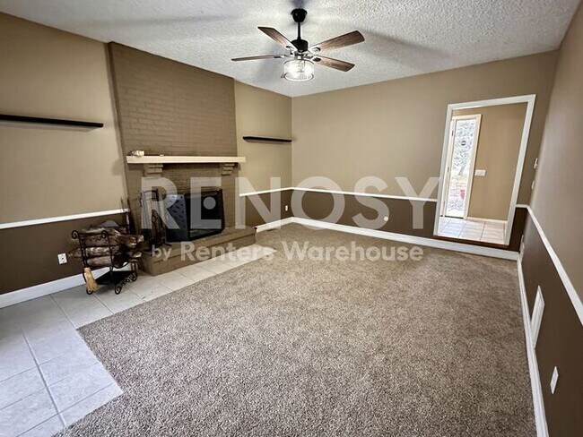 Building Photo - 5 Bedroom 3 Bathroom Single Family Home in Burnsville