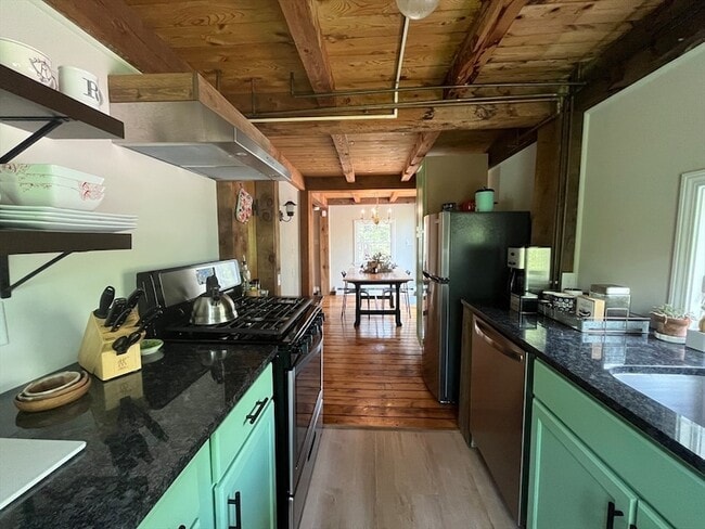 Building Photo - 102 New Templeton Rd