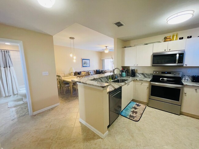 Building Photo - Spacious 3-Bed, 2-Bath Condo in Bellamar a...