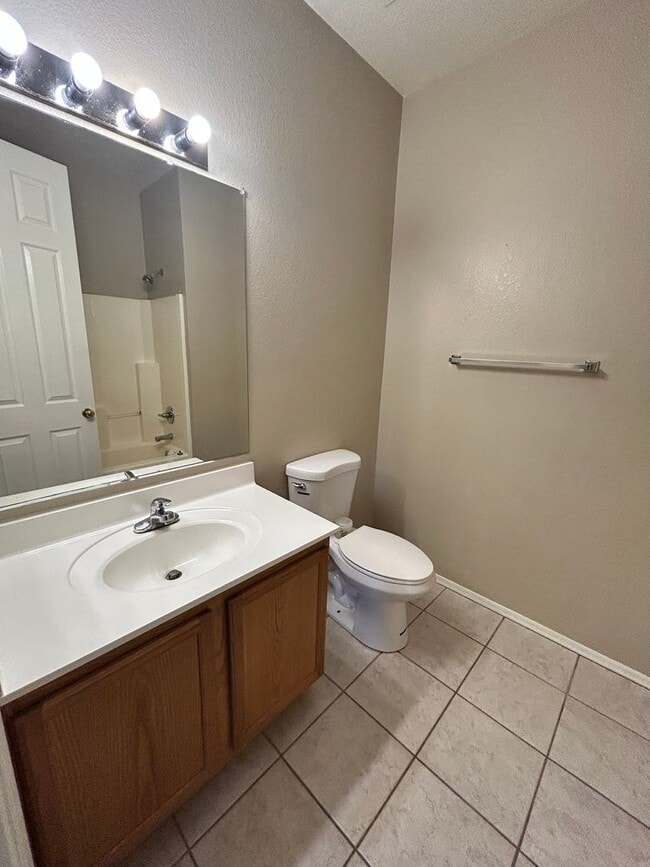 Building Photo - Spacious single story Peoria stunner w/New...