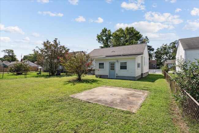 Building Photo - 3-bedroom Rancher - Hampton