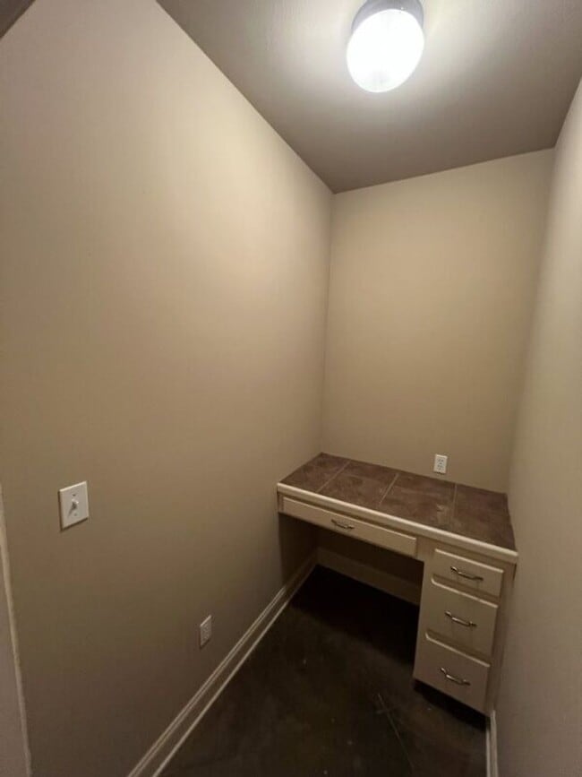 Building Photo - 2568 Middletowne Dr