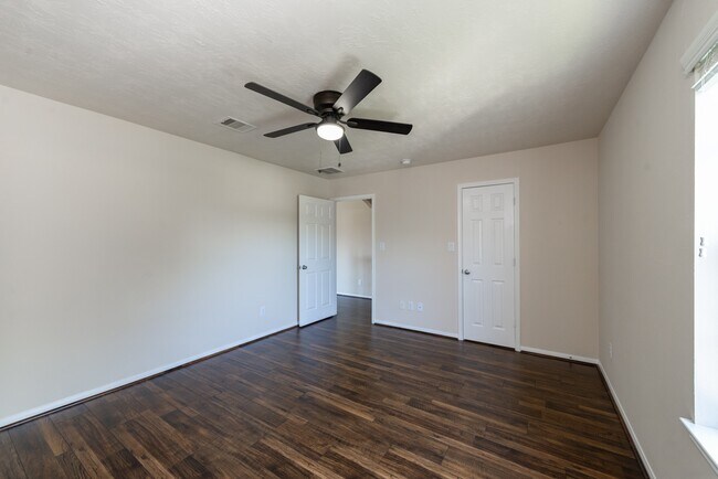 Building Photo - 26302 Fox Ridge Ln