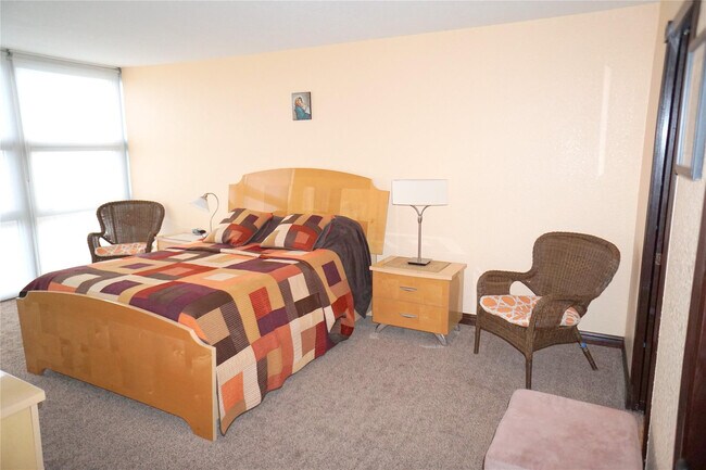 Building Photo - 525 N Ocean Blvd